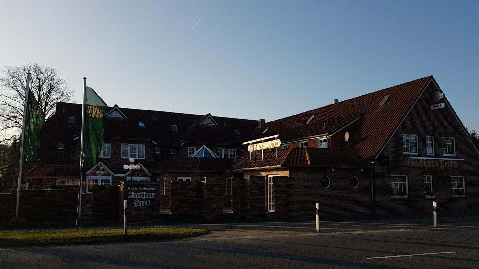 Hotel Landhaus Feyen Grossefehn Buitenkant foto