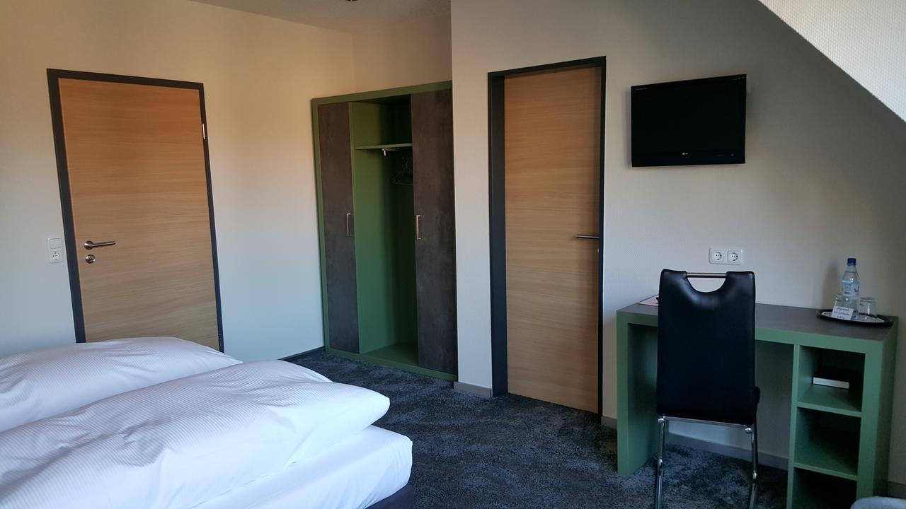 Hotel Landhaus Feyen Grossefehn Buitenkant foto