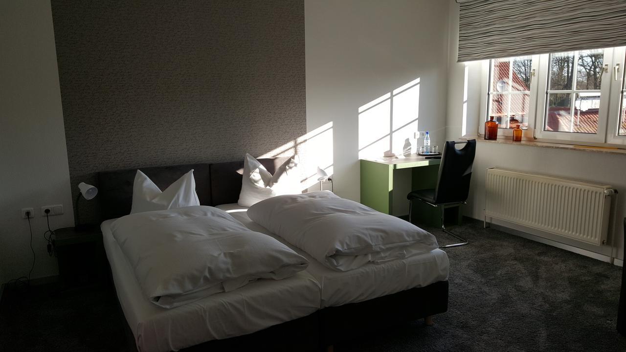 Hotel Landhaus Feyen Grossefehn Buitenkant foto