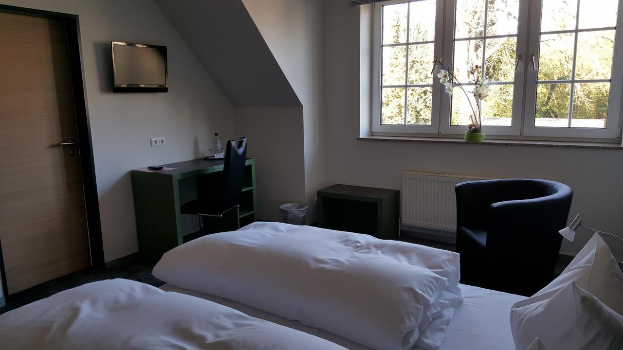 Hotel Landhaus Feyen Grossefehn Buitenkant foto