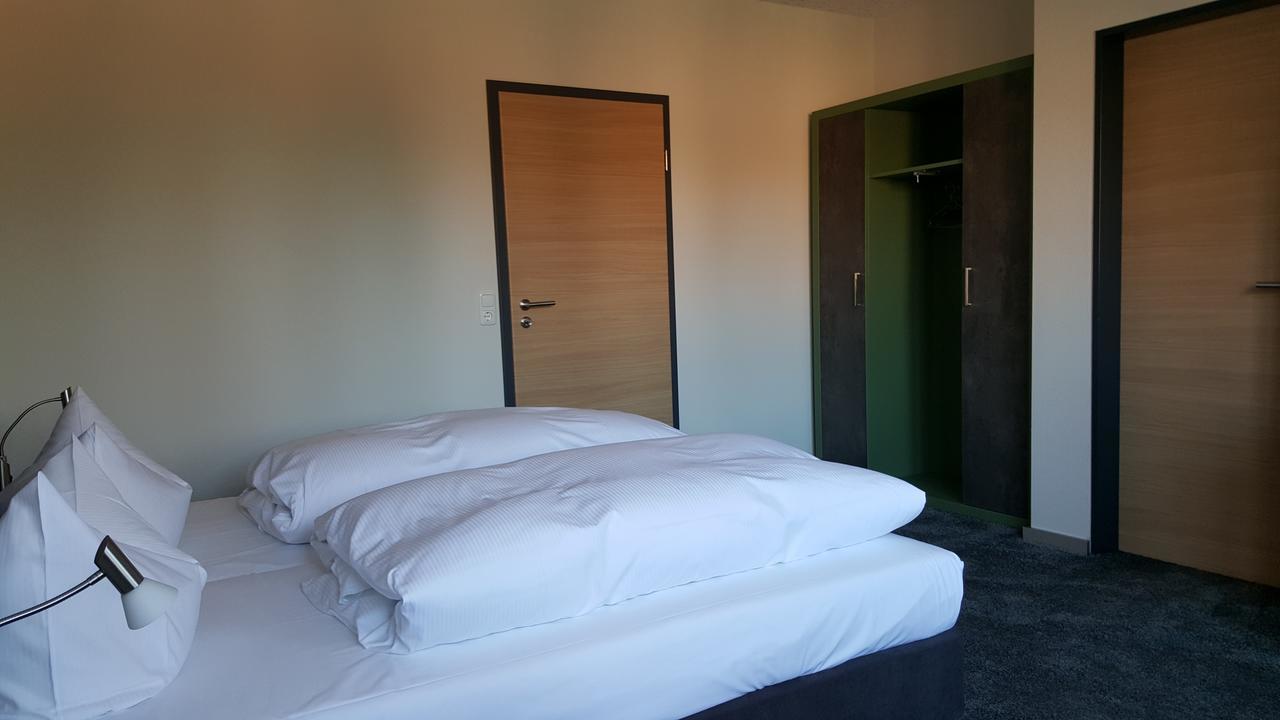 Hotel Landhaus Feyen Grossefehn Buitenkant foto