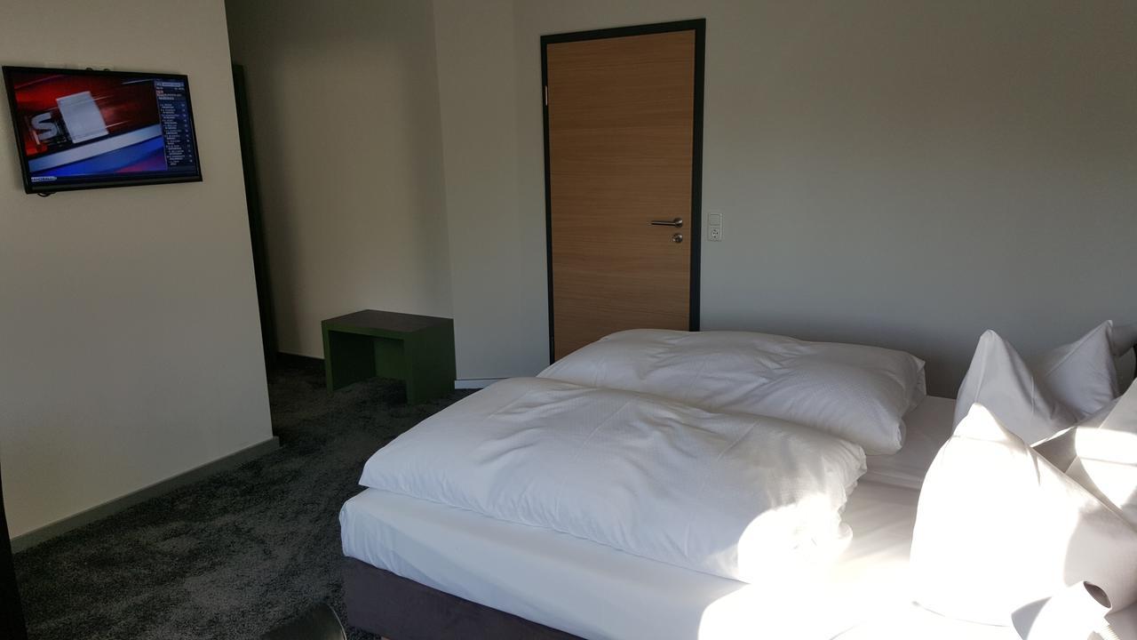Hotel Landhaus Feyen Grossefehn Buitenkant foto
